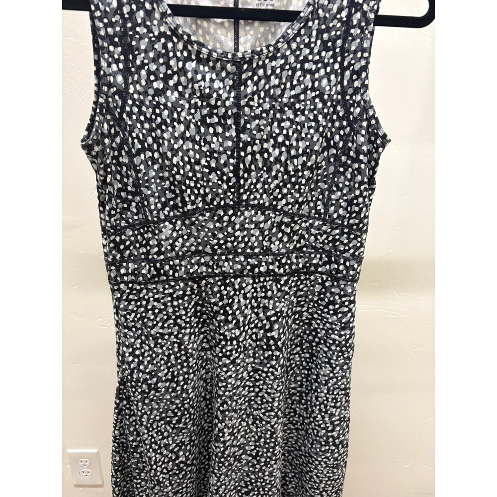 Title Nine Buttah Dress Womens Small Black Grey White Dot Print Sleeveless Sport